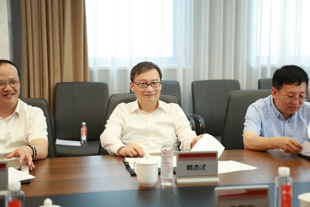 中国科学院院士、哈尔滨工业大学校长韩杰才一行莅临开元体育考察指导