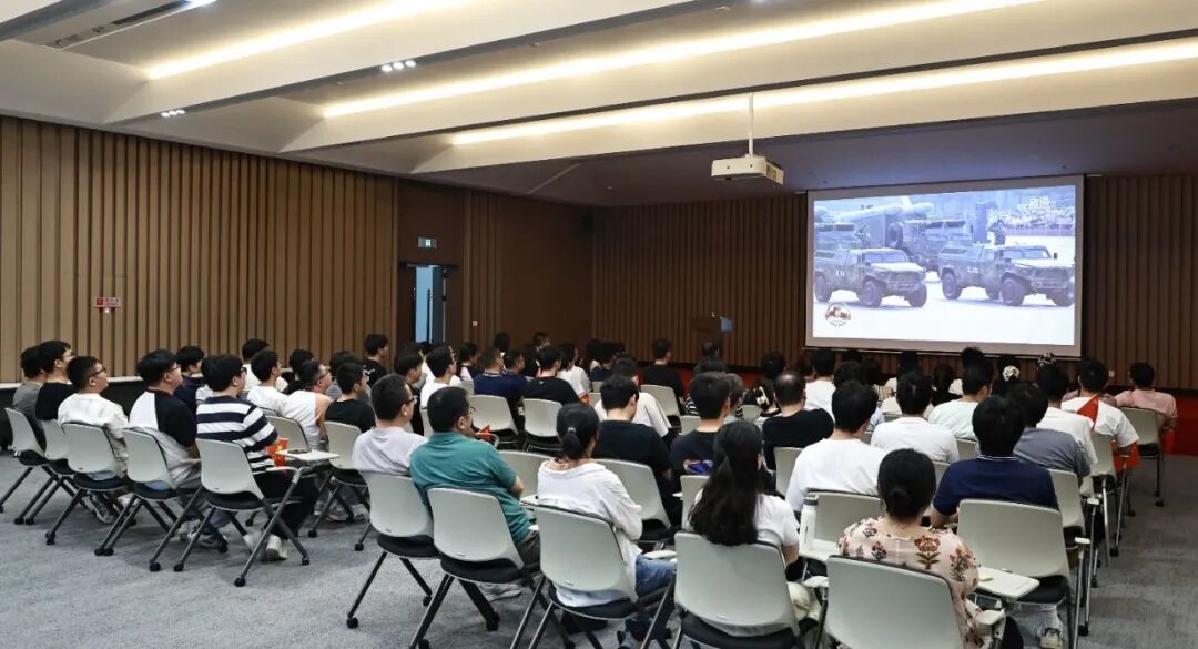 愿以吾辈之青春 捍卫盛世之中华 | 开元体育组织观看九三阅兵仪式